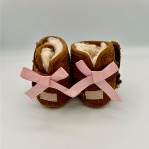 Pink Ribbon Toddler Uggs, like new! Baby size 0/1